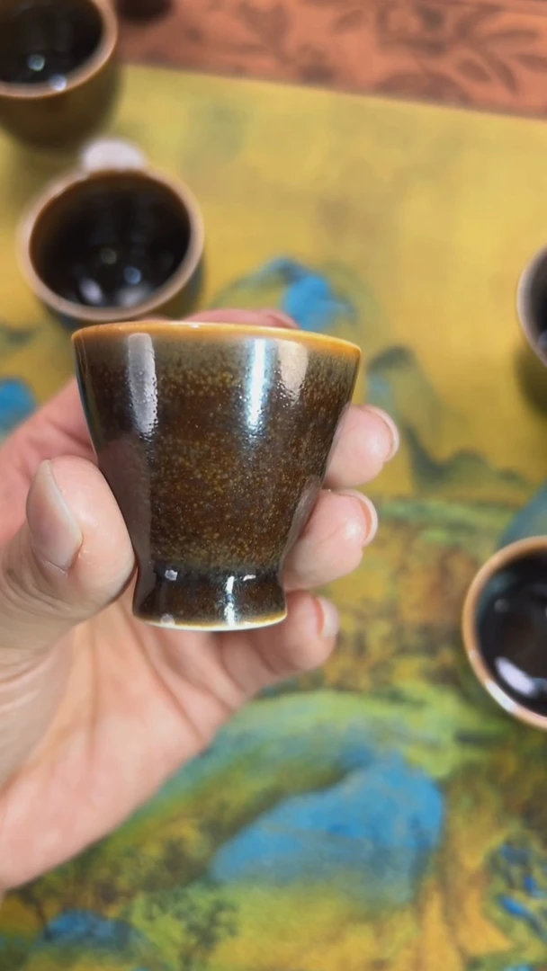 胡****森手工煤窑酱色小酒杯