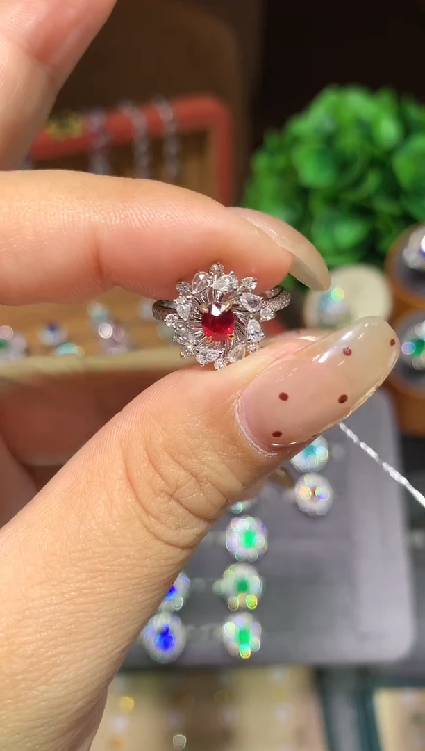 18K金镶嵌戒指红宝石0.56ct