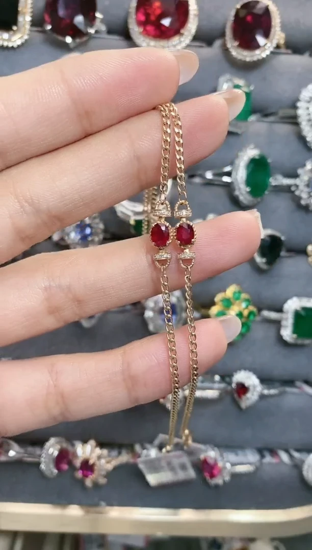 18K金镶嵌手链红宝石多样性发其一