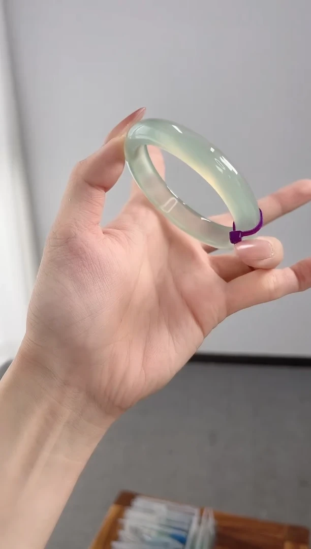 玛瑙/玉髓手镯未镶嵌55-56圈