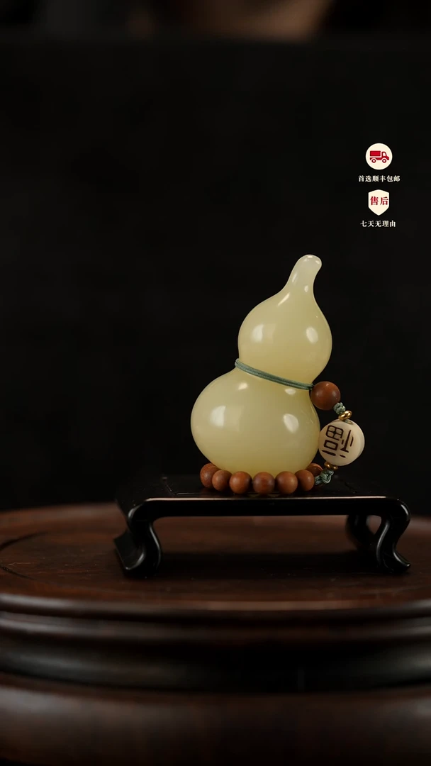 云南石竹叶青雕刻：手捻福禄手把件摆件
