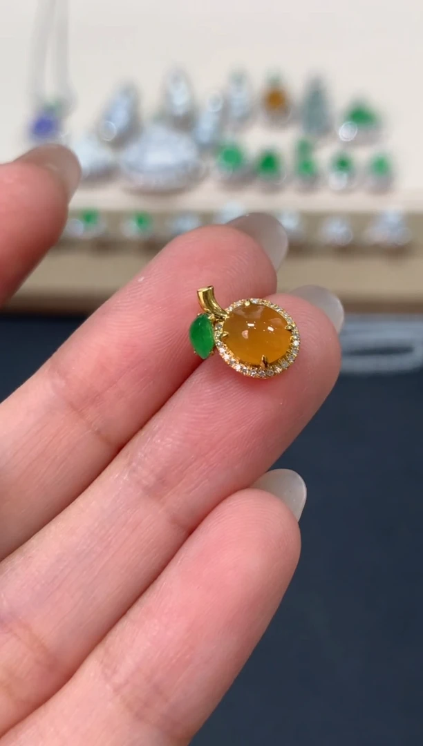 翡翠18K金镶嵌吊坠(不含链)蛋面1800