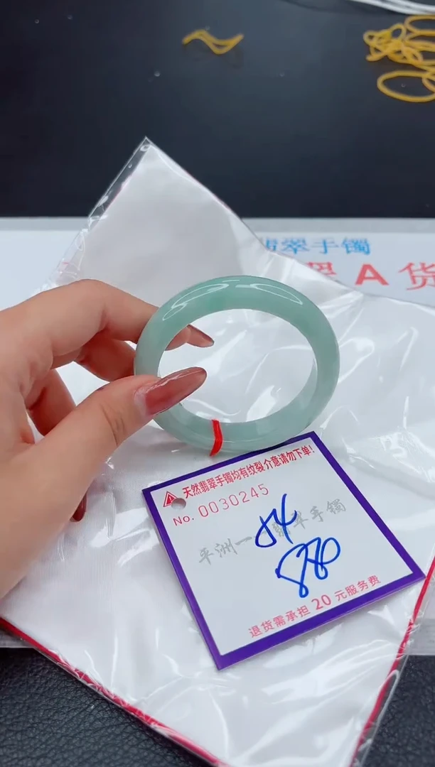 翡翠手镯未镶嵌1