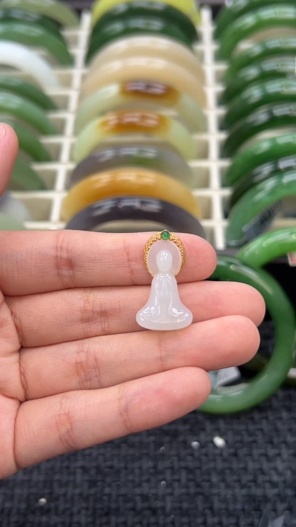 颈饰18K金镶嵌和田玉1