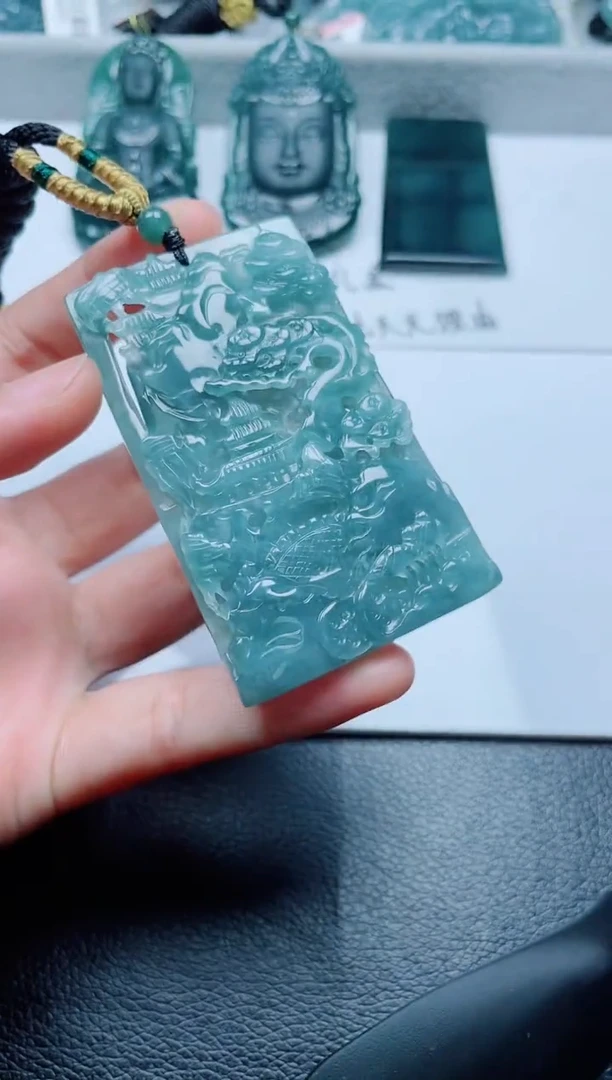 颈饰未镶嵌翡翠