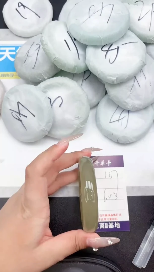 未镶嵌手镯石英质玉137-60.3