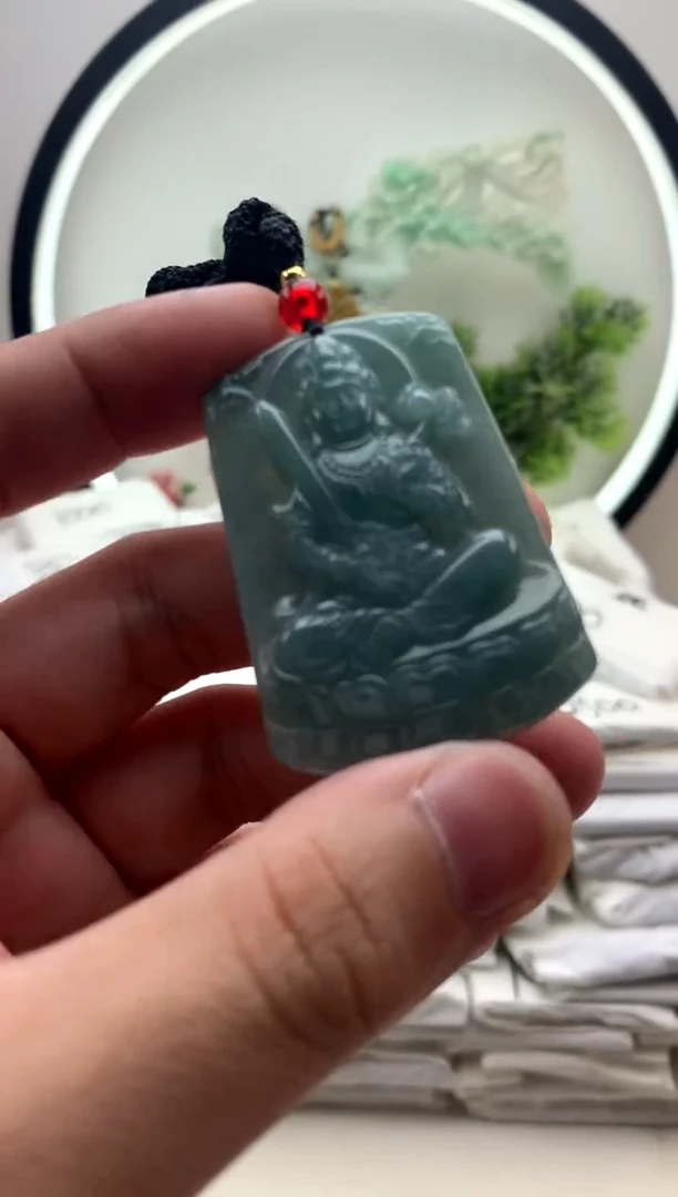 颈饰未镶嵌翡翠虚空藏