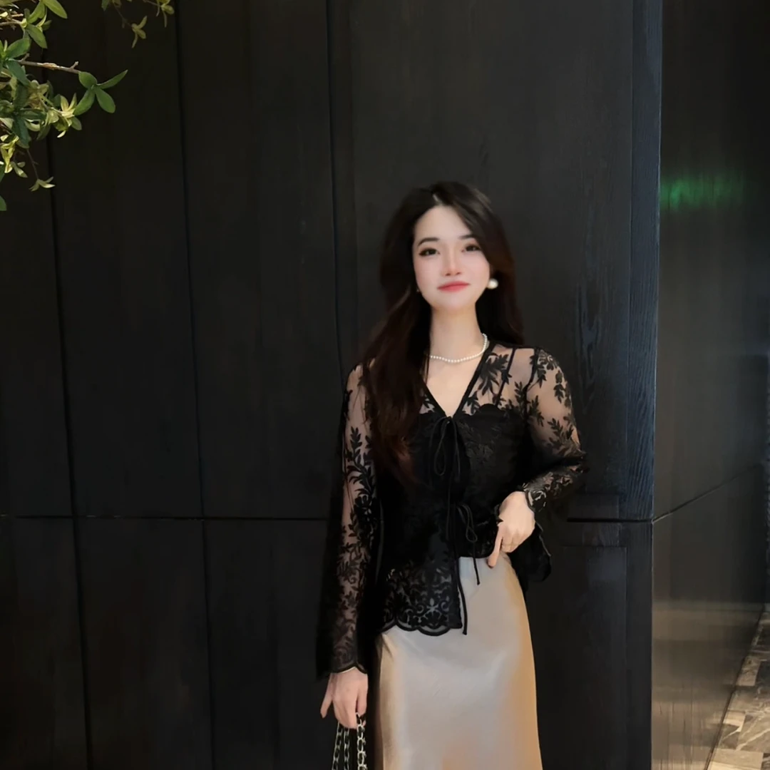 【欣欣】.【现货】蕾丝设计感刺轻奢绣宽松显瘦长袖开衫外套透气薄衫