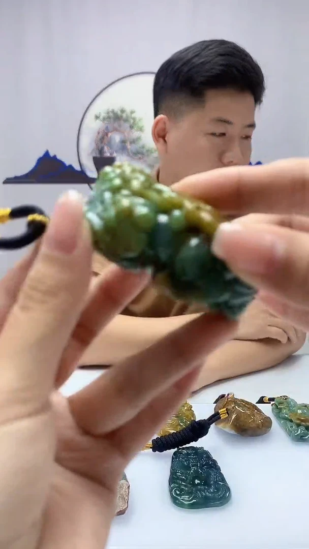 【闪购商品】定制翡翠未镶嵌4917kk-毛货挂件