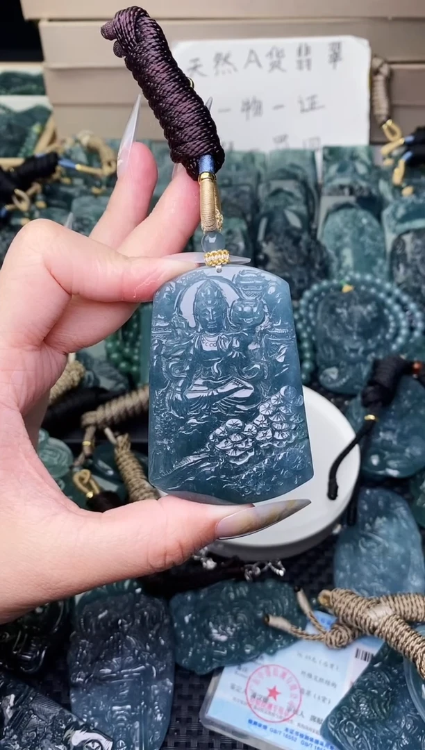 颈饰未镶嵌翡翠