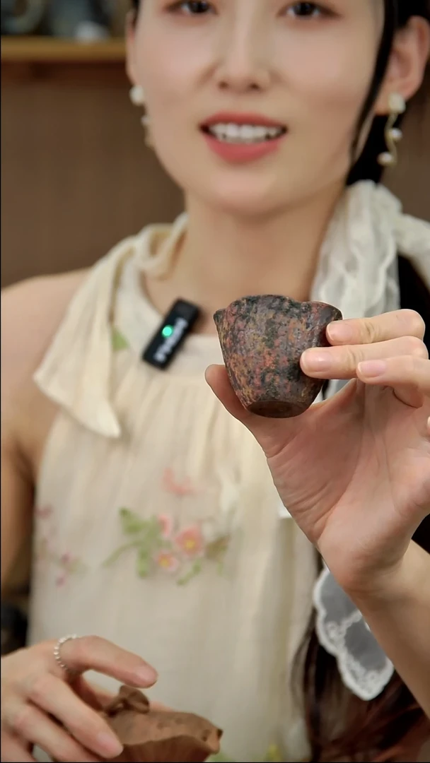 言野手作   岩矿花瓣杯