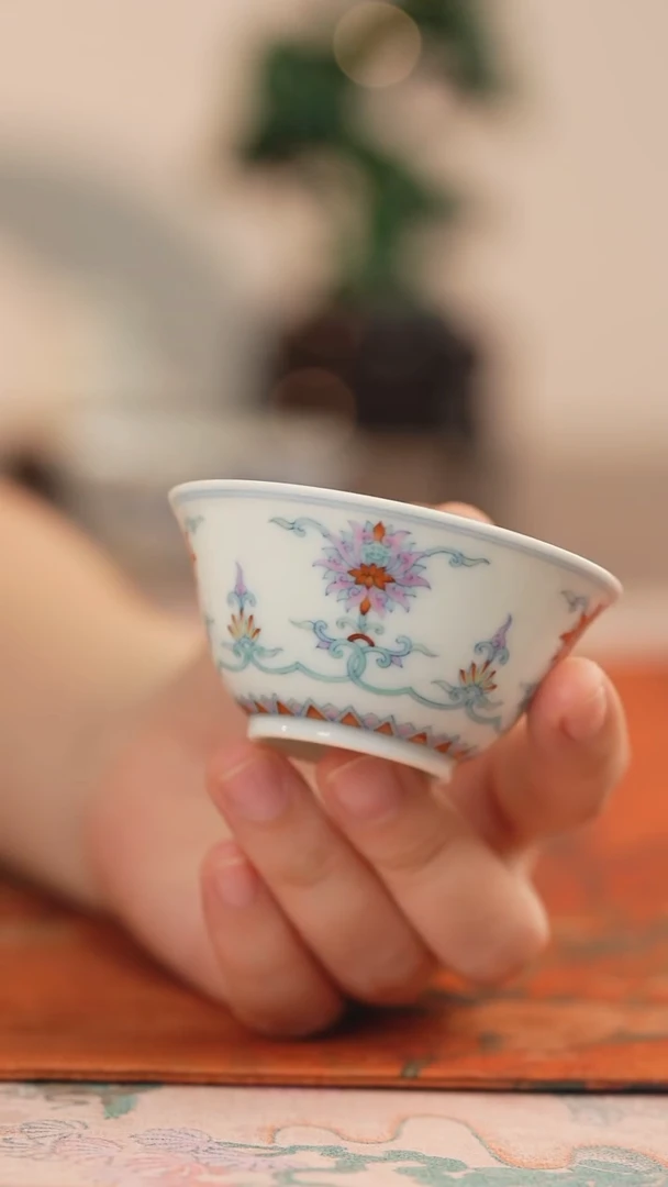 望玉斗彩缠枝莲小杯