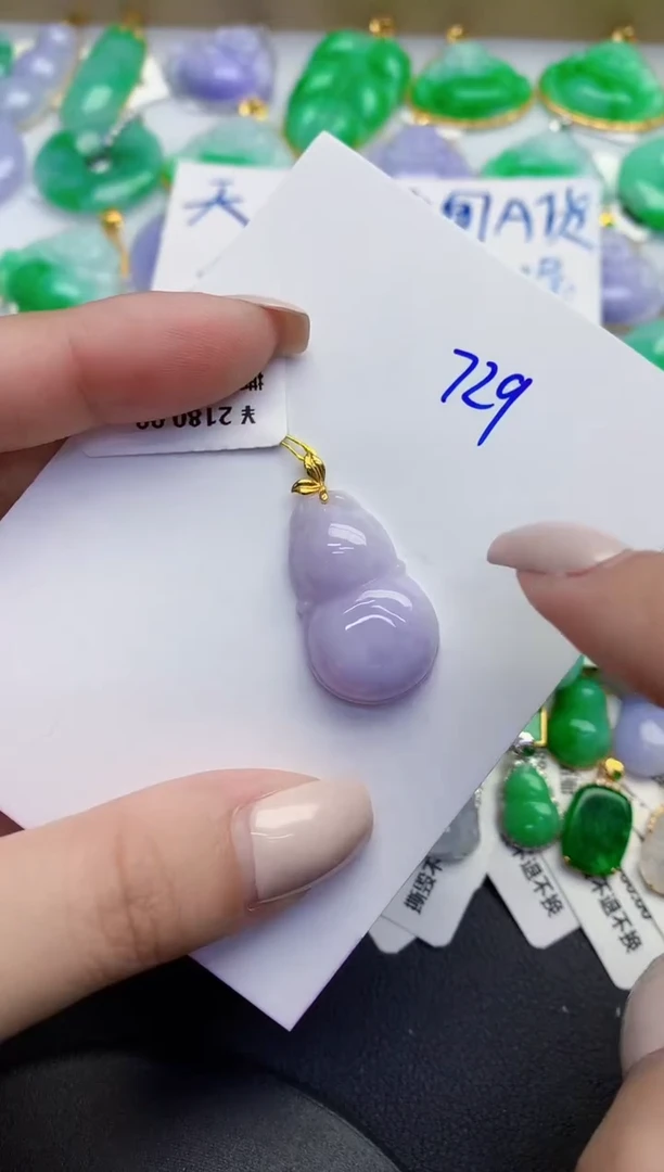 颈饰18K金镶嵌翡翠缅甸天然翡翠A货