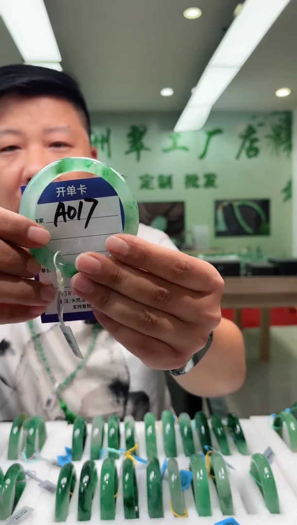 未镶嵌手镯石英质玉60