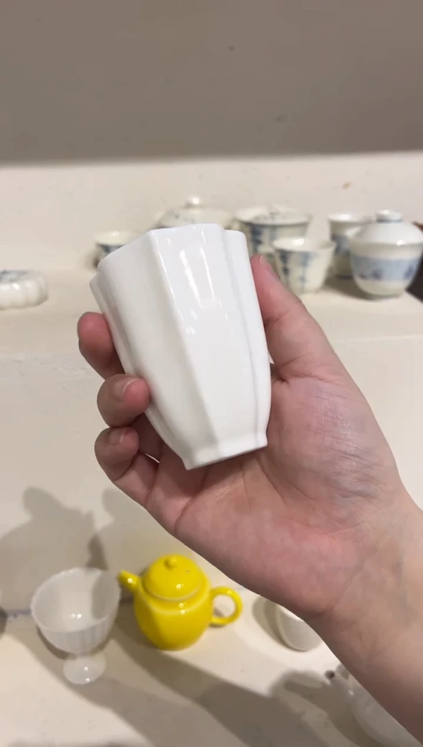 【闪购商品】玉泥白瓷-玉兰花口茶杯