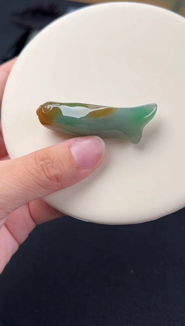 翡翠未镶嵌颈饰逍遥游