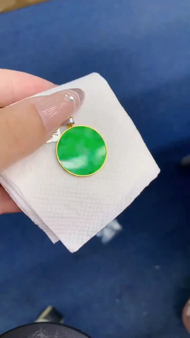 颈饰18K金镶嵌翡翠1