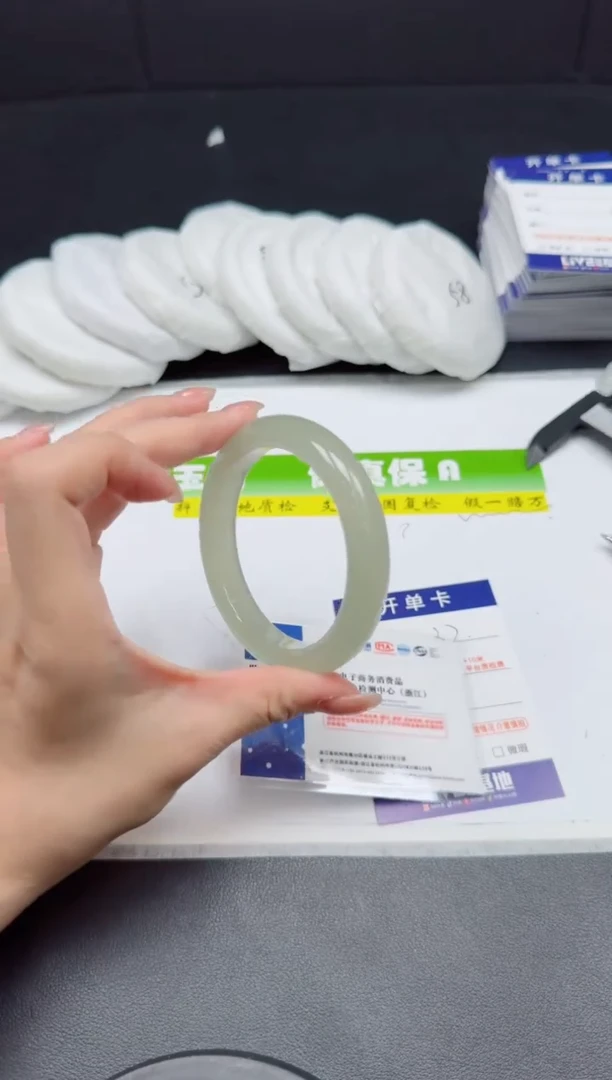 未镶嵌手镯石英质玉037-5960