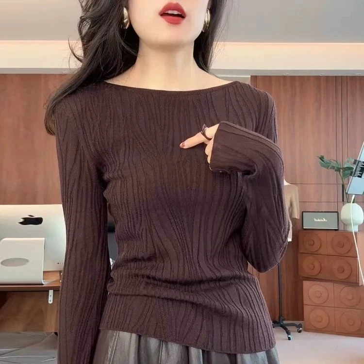 水波纹咖色长袖针织打底衫女秋冬内搭2025新款气质修身一字肩上衣
