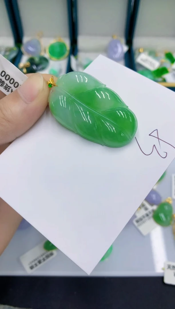 翡翠18K金镶嵌颈饰快**人翡翠