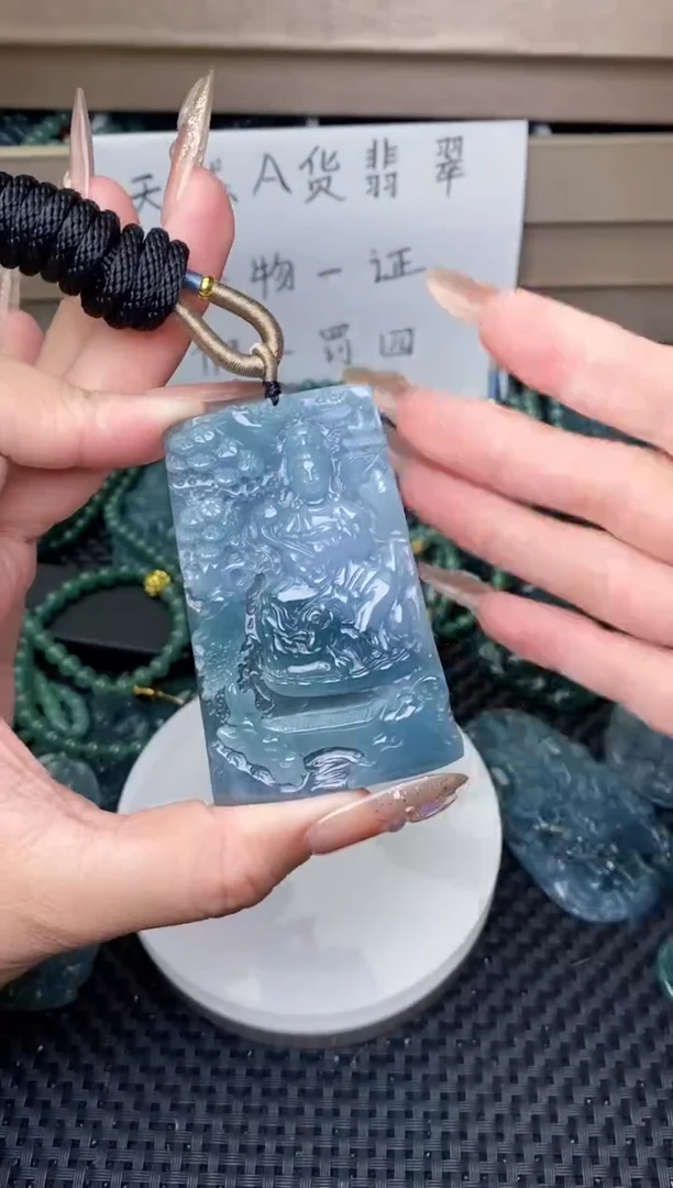 翡翠未镶嵌颈饰