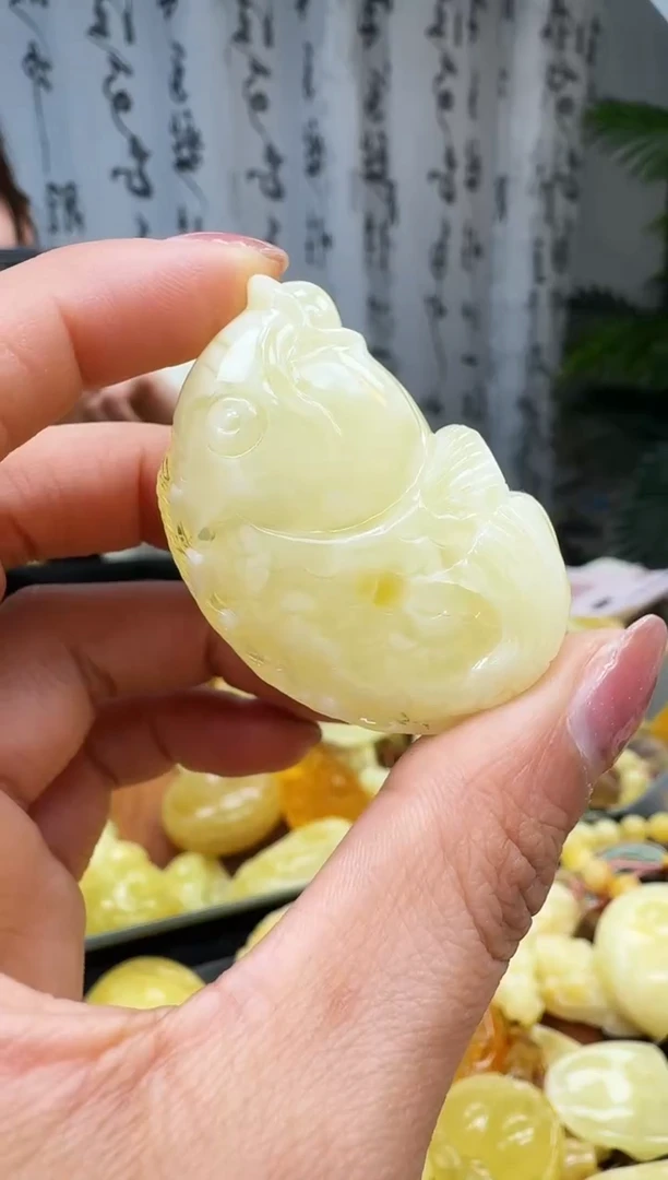 【闪购商品】琥珀裸石未镶嵌挂坠