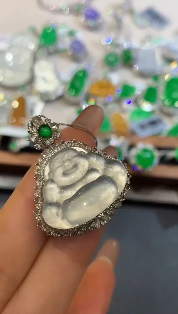 吊坠(不含链)18K金镶嵌翡翠多样性发其一