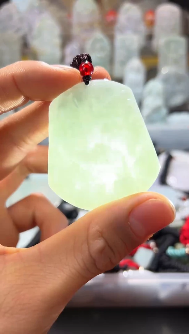 颈饰未镶嵌翡翠12/17    019