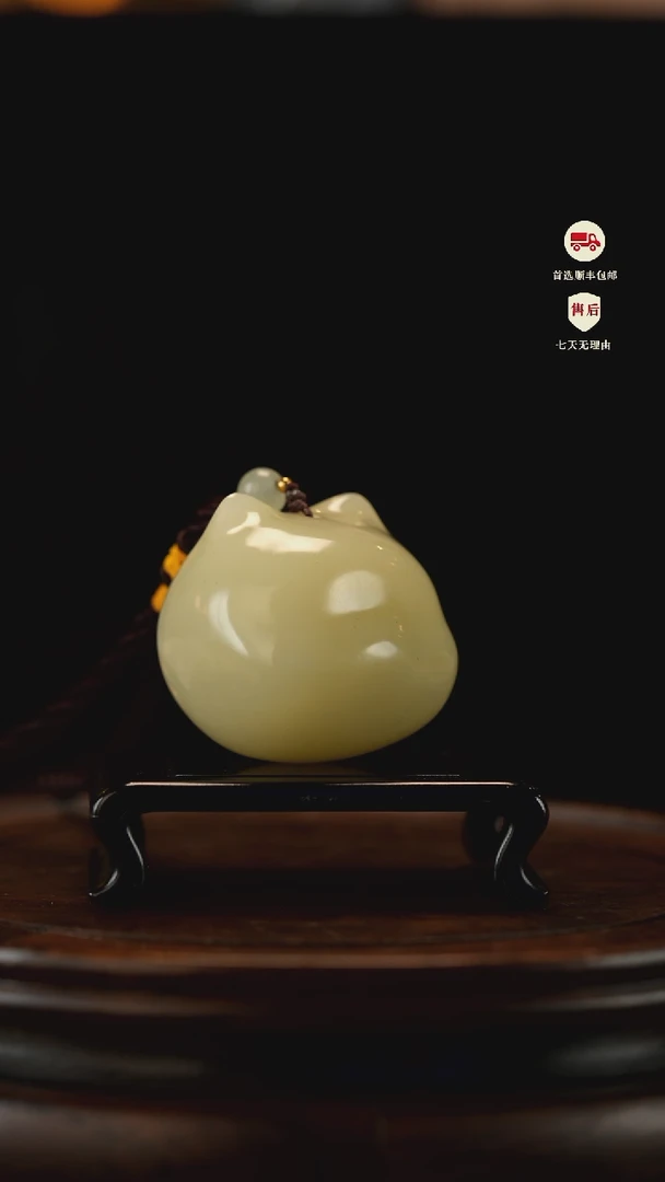 云南石竹叶青雕刻：可爱猫咪手把件
