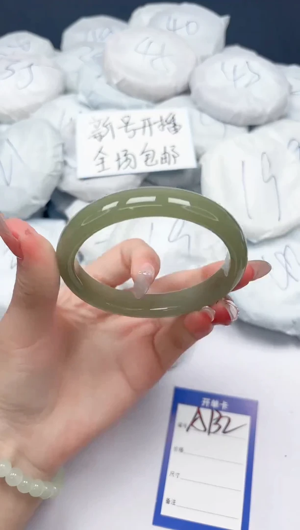 未镶嵌手镯石英质玉A132/61