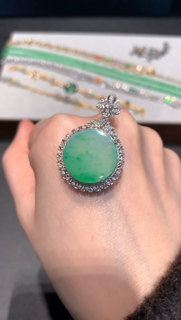 【闪购商品】翡翠吊坠(不含链)18K金镶嵌A135-12000