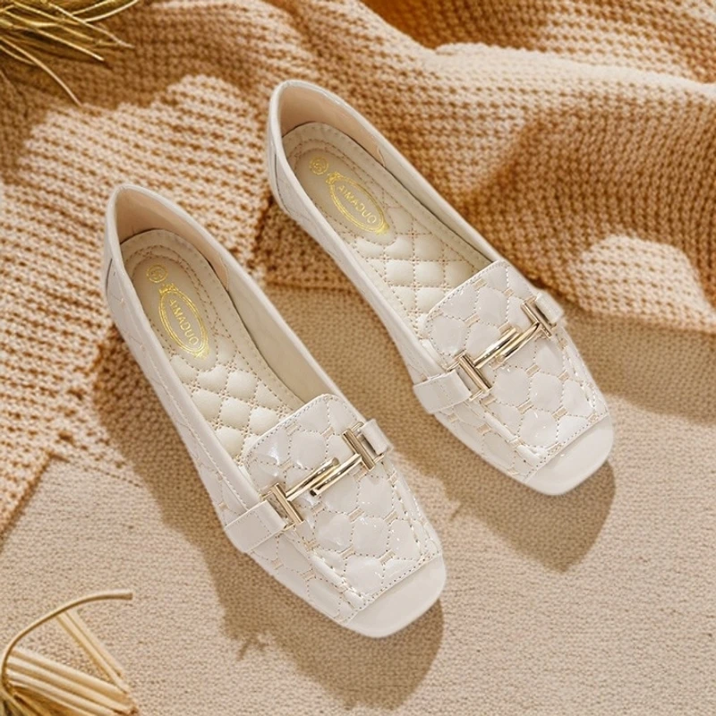 心芘漆皮豆豆鞋秋季休闲百搭浅口一脚蹬防滑潮流平底单鞋软底乐福