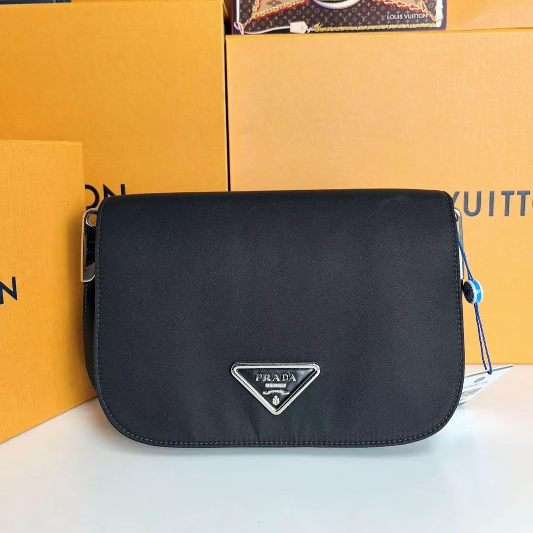 95新 Prada/普拉达 【总仓】三角徽标  斜挎包/BGD401480042