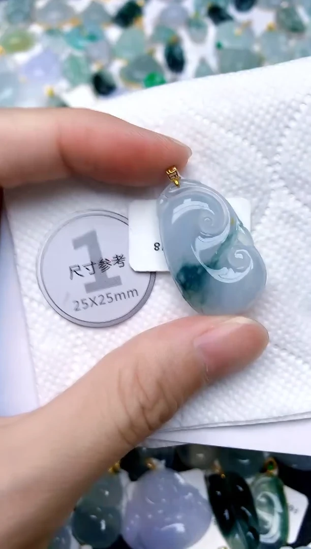 颈饰18K金镶嵌翡翠天然A货翡翠