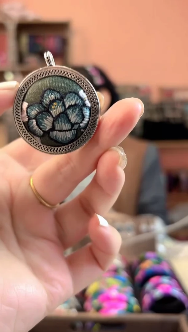 织绣艺枝独绣手工饰品57