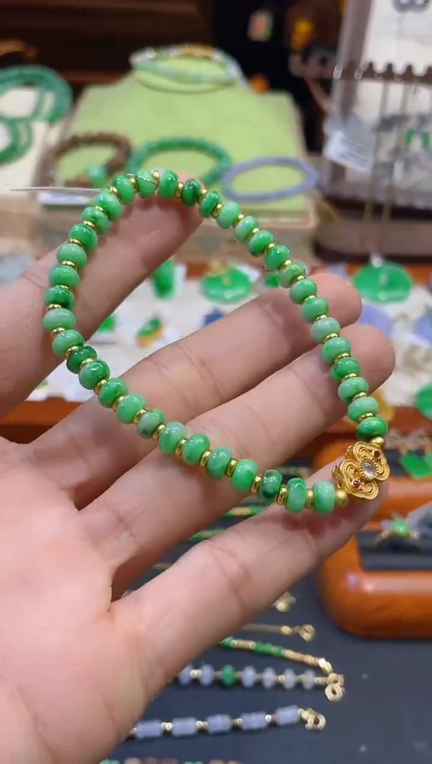 颈饰未镶嵌翡翠手串