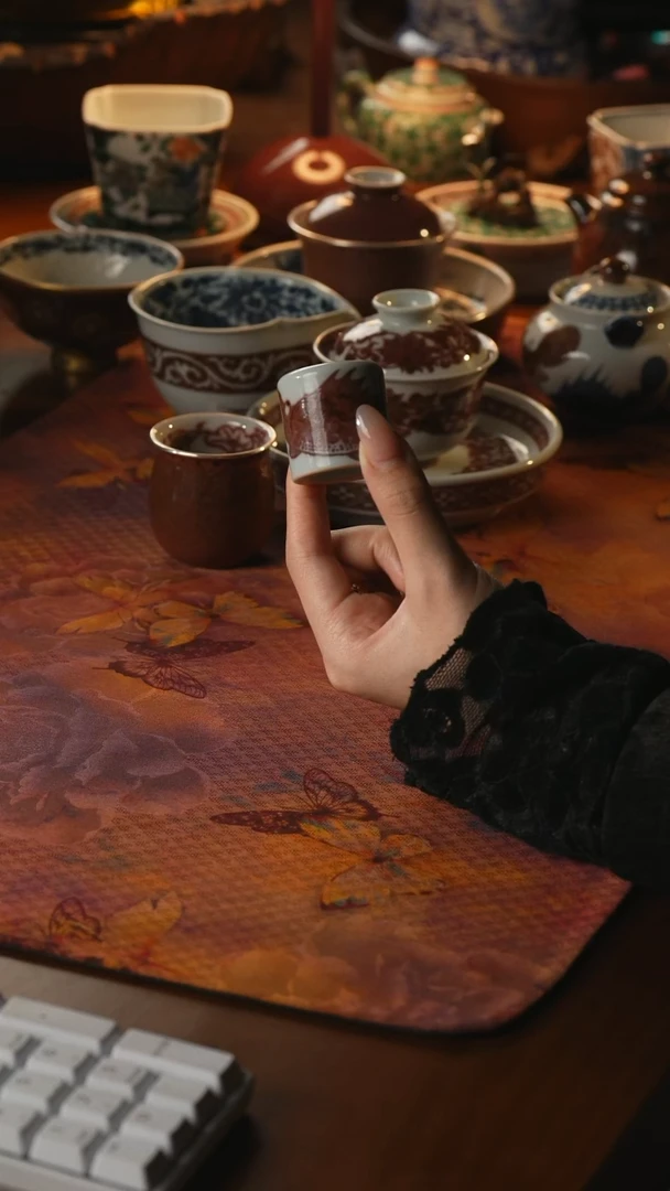 瓷片畅怀堂     鱼盖置