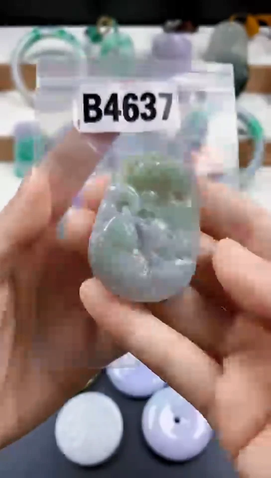 颈饰未镶嵌翡翠天然翡翠吊坠挂饰