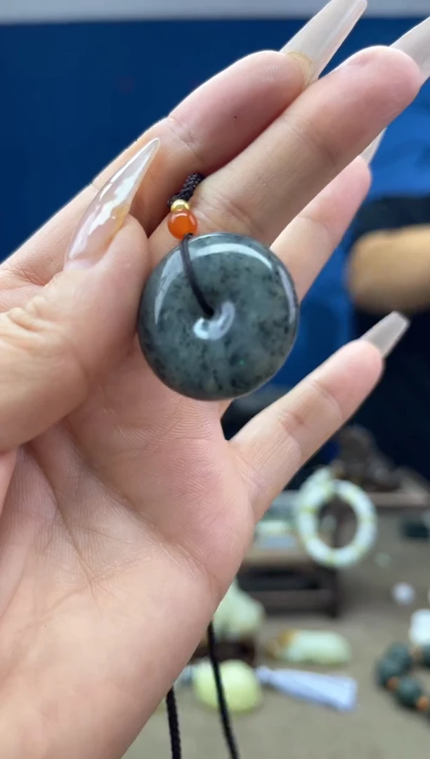 和田玉未镶嵌颈饰1