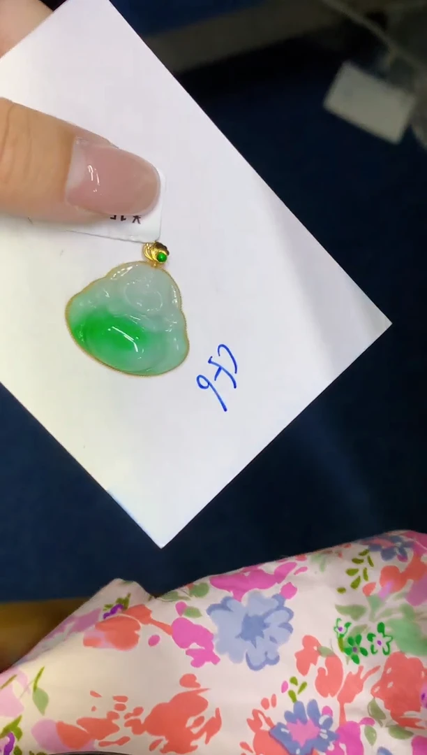 翡翠18K金镶嵌颈饰缅甸天然翡翠A货