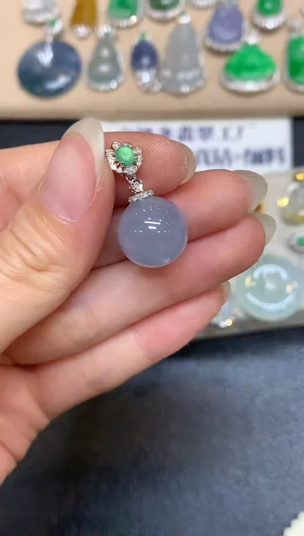 颈饰18K金镶嵌翡翠珠子【无服务费