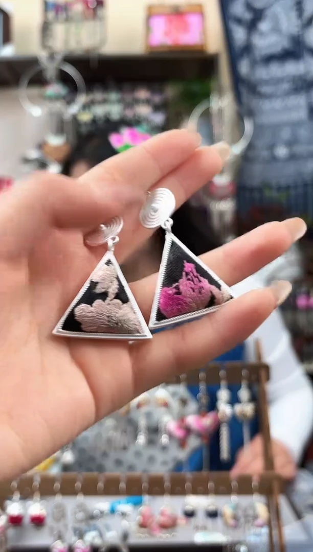 织绣民族风非遗老绣饰品284