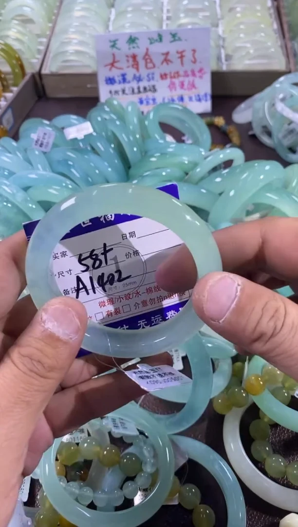 未镶嵌蛇纹石玉手镯1