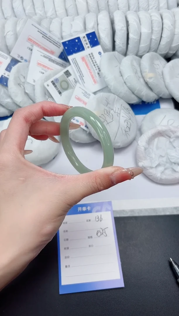 未镶嵌手镯石英质玉136-52.5DY