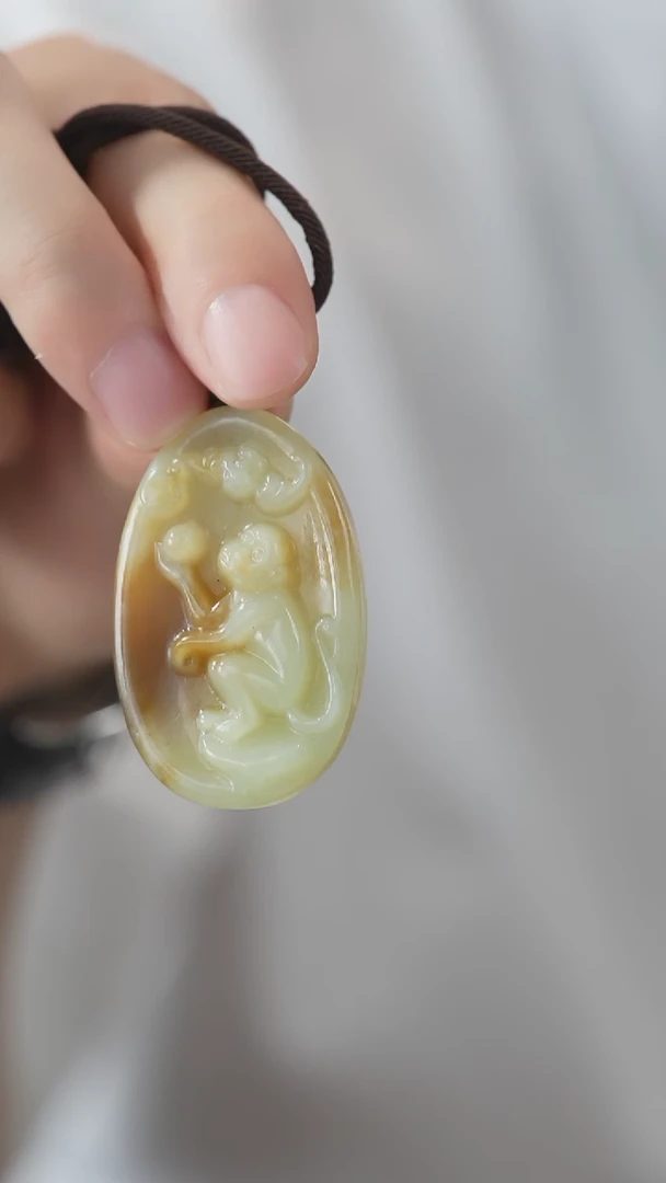 和田玉未镶嵌颈饰猴牌