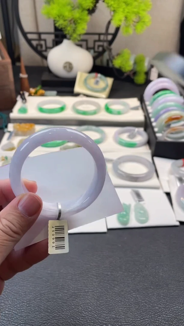 翡翠手镯未镶嵌55.5有纹裂