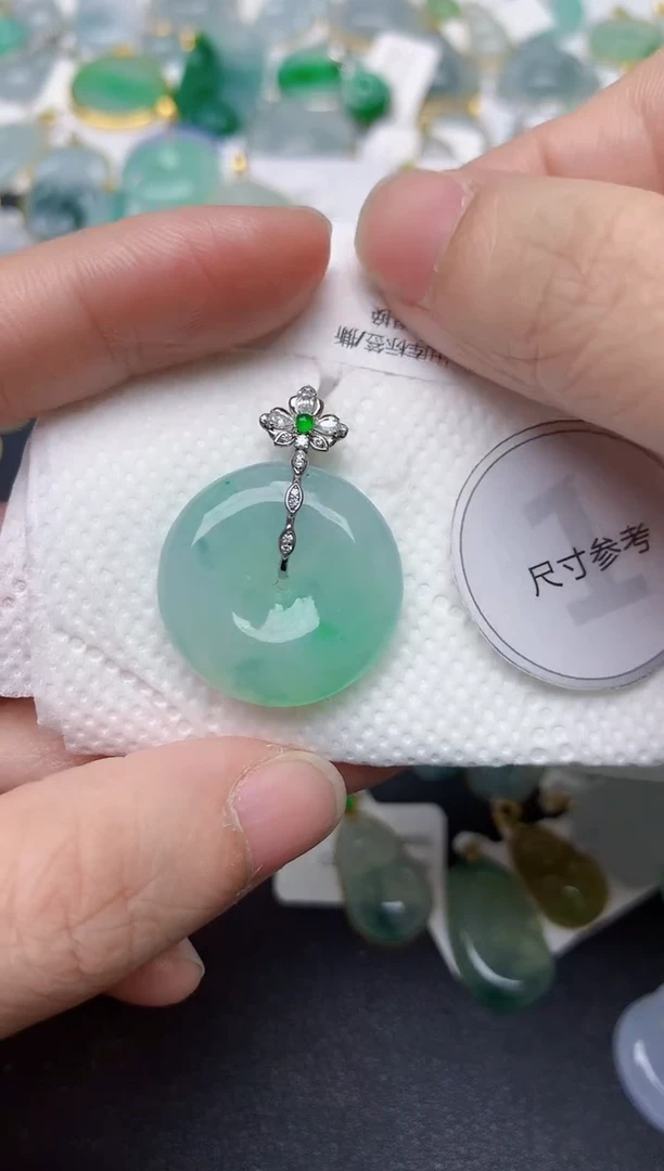 颈饰18K金镶嵌翡翠天然缅甸A货翡翠