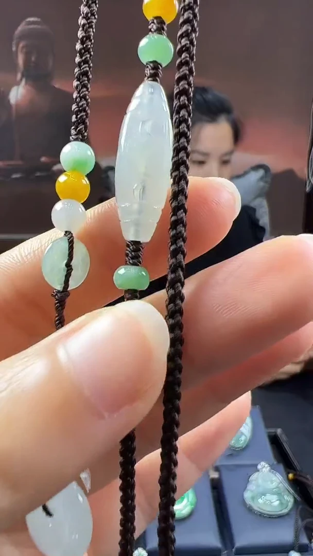 未镶嵌挂件翡翠六字真言美背