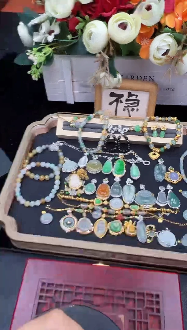 吊坠(不含链)18K金镶嵌翡翠勿拍
