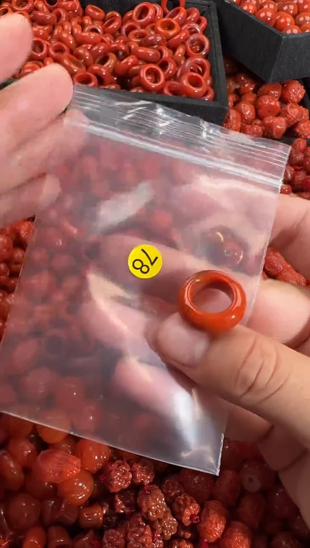 南红玛瑙未镶嵌颈饰1